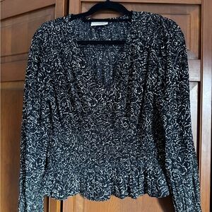 Universal Thread Black & White Floral V-Neck Smocked Peplum Blouse